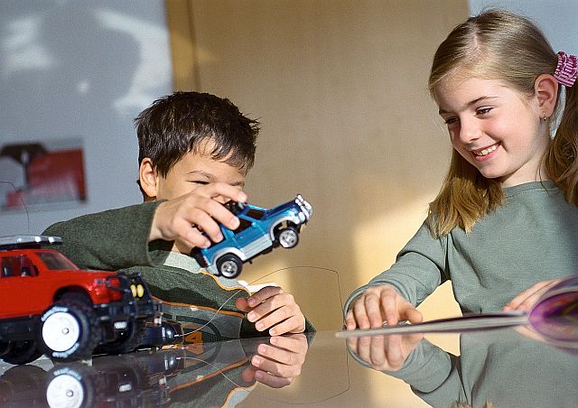 Fotografie (Prečo sa chlapci hrajú s autami a dievčatá s bábikami?)